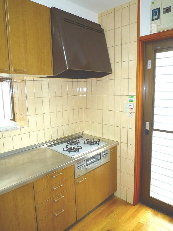 ２階戸建　賃貸用リフォーム【やねきハウスのリフォーム】：キッチン